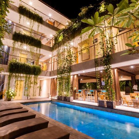 Tanaga Coliving Hotel เซมินยัค ภายนอก รูปภาพ