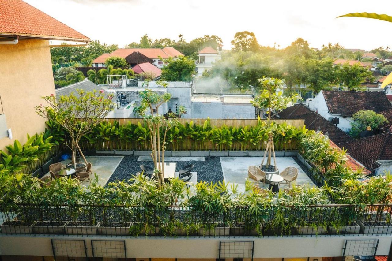Tanaga Coliving Hotel เซมินยัค ภายนอก รูปภาพ