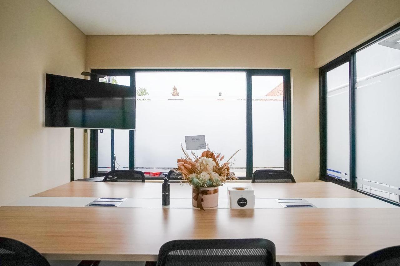 Tanaga Coliving Hotel เซมินยัค ภายนอก รูปภาพ