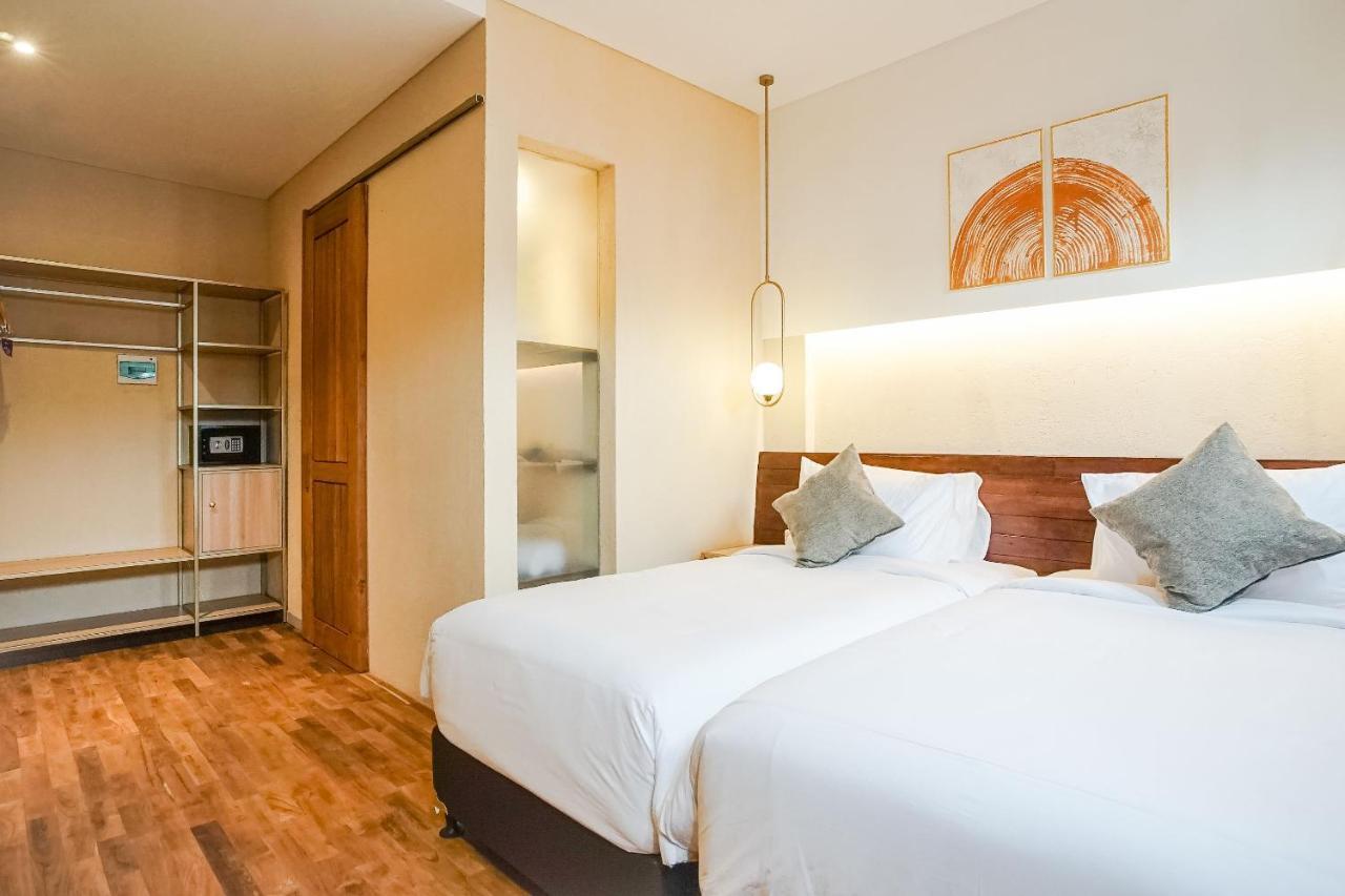 Tanaga Coliving Hotel เซมินยัค ภายนอก รูปภาพ