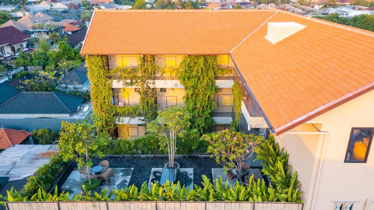 Tanaga Coliving Hotel เซมินยัค ภายนอก รูปภาพ