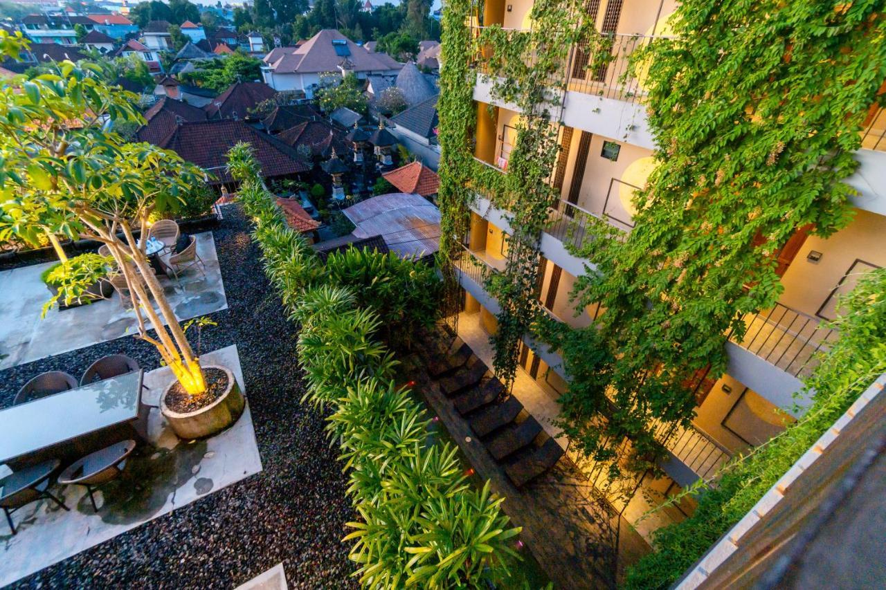 Tanaga Coliving Hotel เซมินยัค ภายนอก รูปภาพ