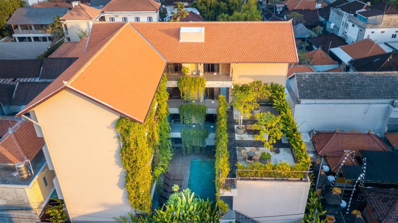 Tanaga Coliving Hotel เซมินยัค ภายนอก รูปภาพ