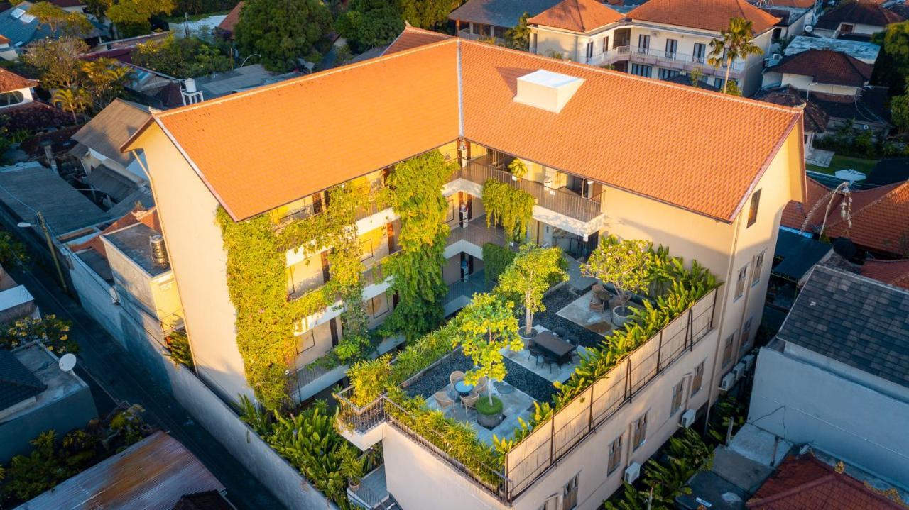Tanaga Coliving Hotel เซมินยัค ภายนอก รูปภาพ
