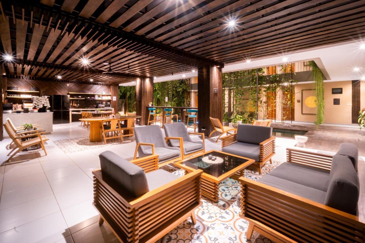Tanaga Coliving Hotel เซมินยัค ภายนอก รูปภาพ