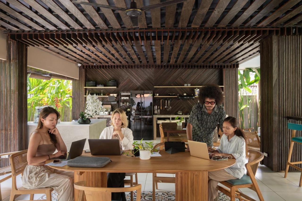 Tanaga Coliving Hotel เซมินยัค ภายนอก รูปภาพ
