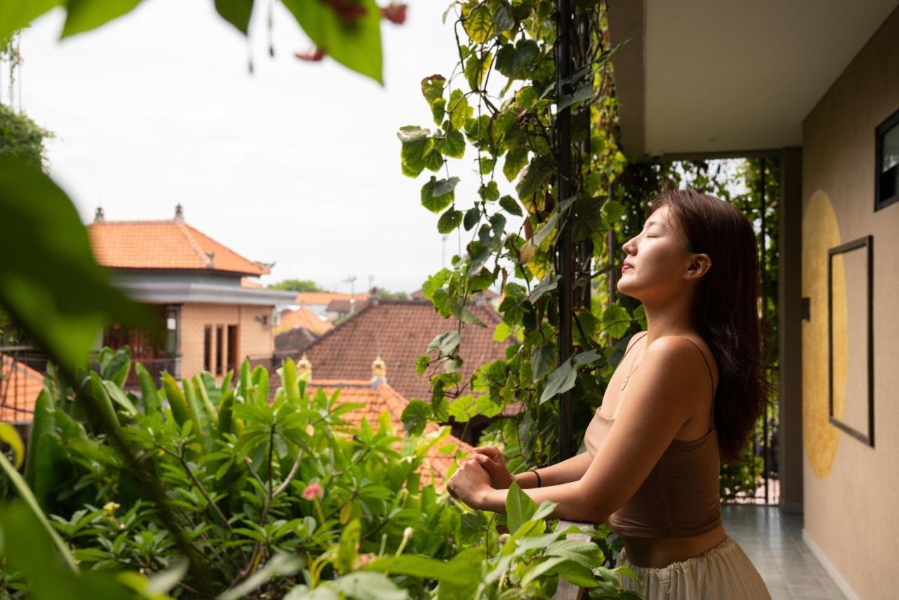 Tanaga Coliving Hotel เซมินยัค ภายนอก รูปภาพ